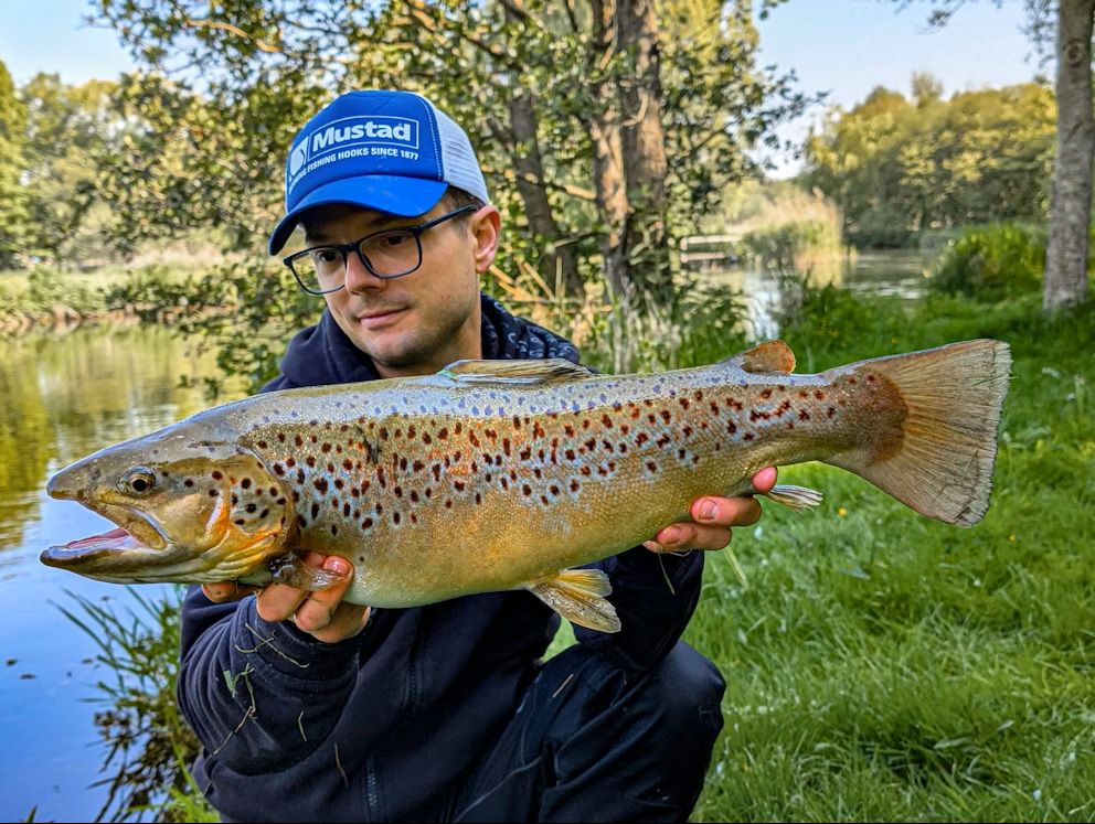 Hatalmas küzdelemben sikerült legyőzni a több mint 60 cm-es gyünyörű pisztrángot! 4 pisztrang