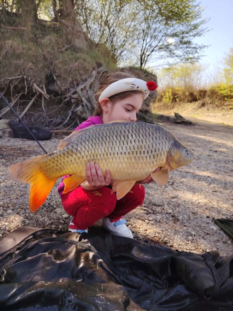 Szebbnél szebb halakat adott a családi peca húsvétkor 5 hal2
