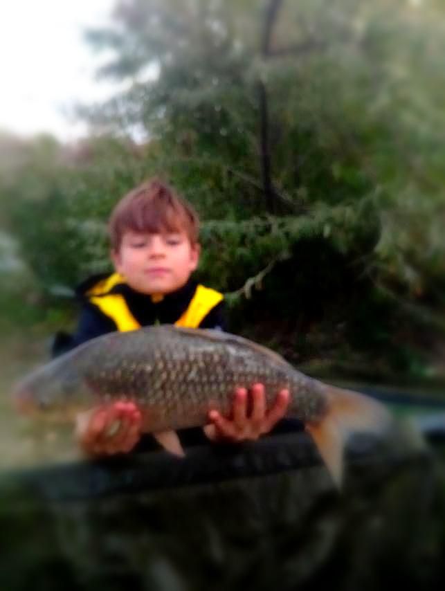 Szép pontyokat és rekordkárászt fogott a hideg vízben a kis Roli a Carp Centrum taván 9 Elsőre egy rekordkárászt adott a Carp Centrum