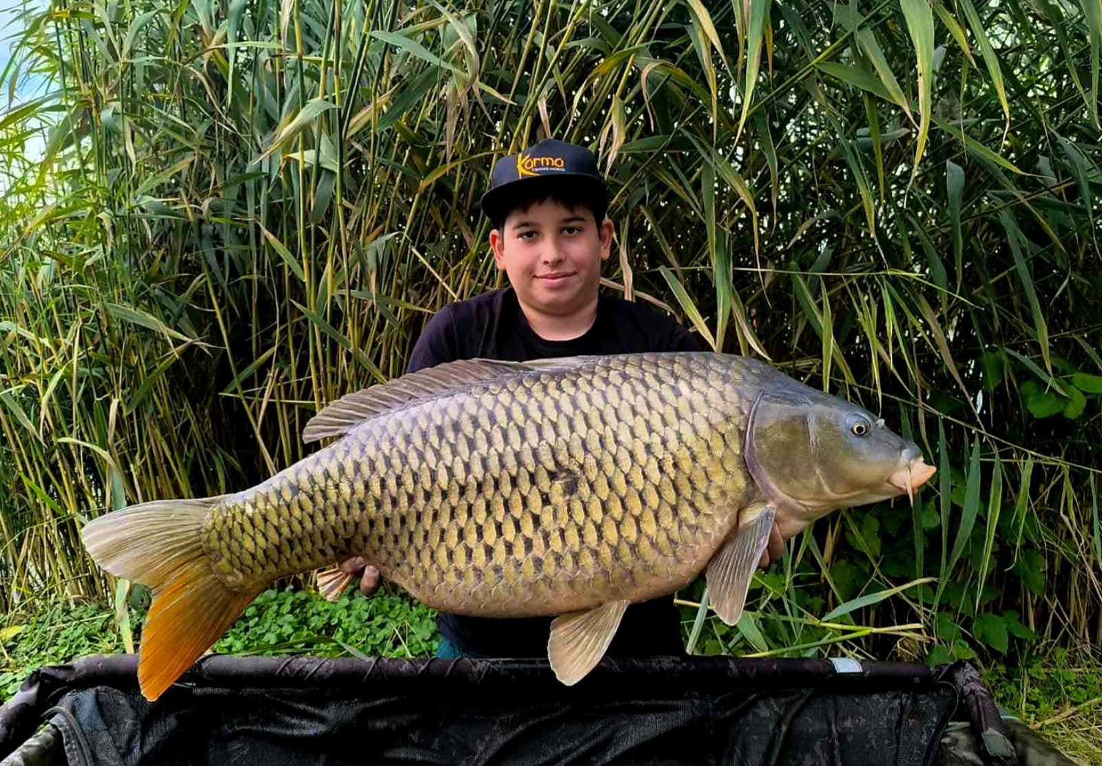 Még csak 12 éves, de már komoly rekordhalakat is kipipált a Karma Bait fiatal tehetsége, Tóth Sándor Kevin! 16 RSD rekordhal, szintén a Karma Bait fiataljátók